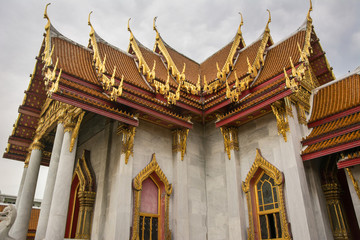 Naklejka premium Wat Benchamabophit temple in Bangkok, Thailand