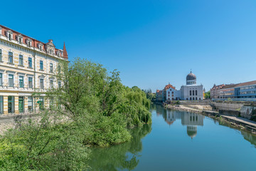 Fototapeta na wymiar Crisul Repede river in the center of Oradea in Bihor county, Crisana, Romania and in southeastern Hungary
