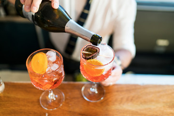 aperol spritz cocktail con passion fruit