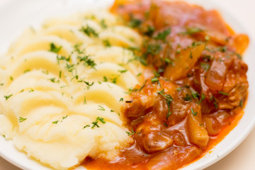 Mashed potatoes with goulash macro