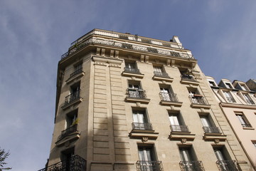 Fototapeta na wymiar Immeuble ancien du quartier Maison Blanche à Paris