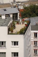 Terrasse sur le toit d'un immeuble à Paris