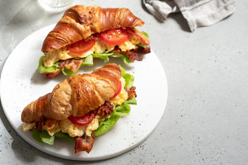 BLT bacon lettuce tomato sandwich croissant