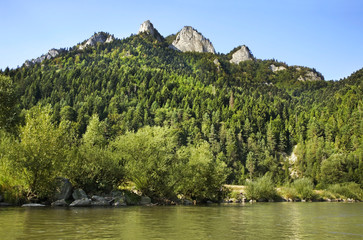 Three crowns (Trzy korony) mountain. Poland © Andrey Shevchenko