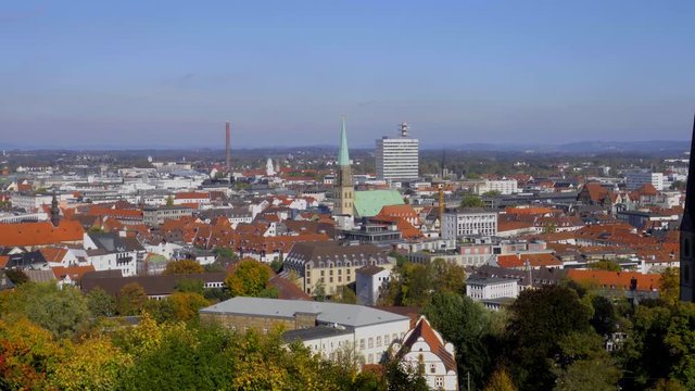 Blick &uuml;ber die Stadt Bielefeld Westfalen Deutschland von der Sparrenburg
