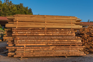 Bretterstapel eines Sägewerks