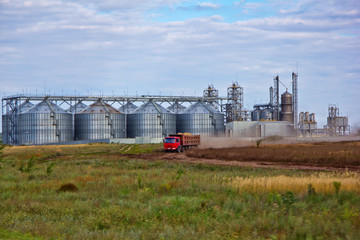 Fototapeta na wymiar Grain silos