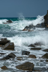 山陰の日本海　岩礁と浜辺