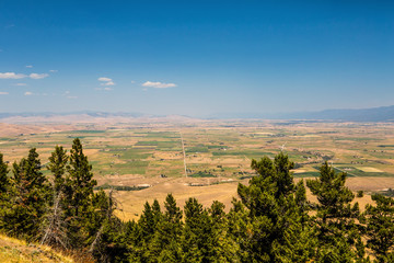 Naklejka premium Mountain and Valley View from the National Bison Refuge in Montana