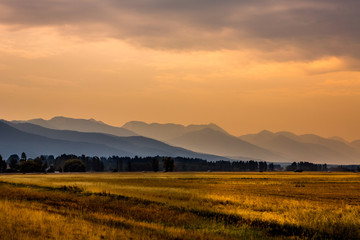 Beautiful Montana Landscape - obrazy, fototapety, plakaty
