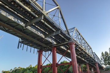 Obraz premium Ipswich city train line during the day.