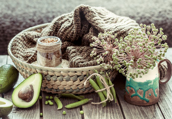 Obraz premium Composition with avocado and green peas