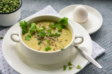 Green pea soup puree.