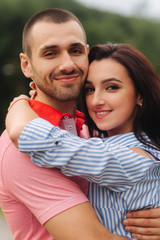 Obraz premium Girl hugs guy and smiles