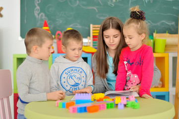 The teacher in the class plays and reads with childrens