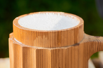 Naklejka premium beer in a wooden mug