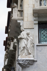 Statue sur façade, Barcelone