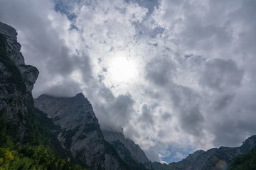 Berge mit Wolken