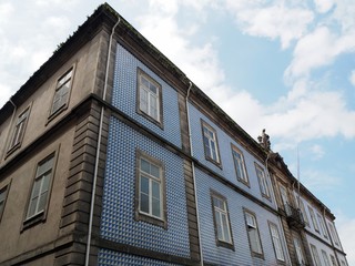 Obraz premium Traditional Portuguese house front in the Old Town of Porto in Portugal