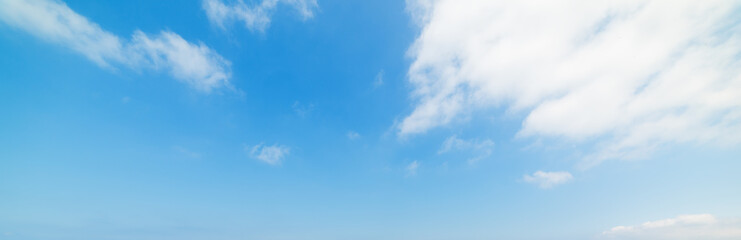 Obraz premium White soft clouds in springtime