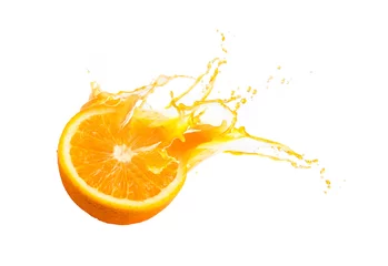 Foto op Canvas Verzameling van verse helft van rijp oranje fruit floation met jus d& 39 orange splash geïsoleerd op een witte achtergrond © Kaikoro