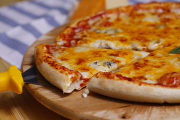 Quattro Formaggi Pizza