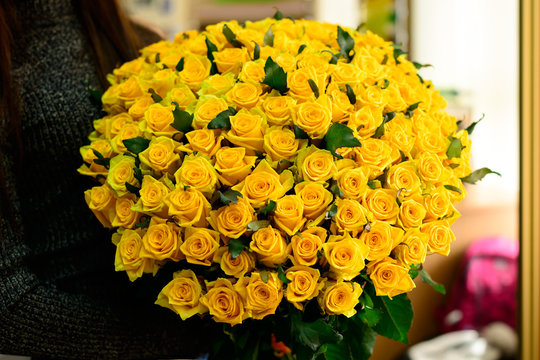 Fototapeta Happy brunette girl received big bouquet of beautiful fresh yell