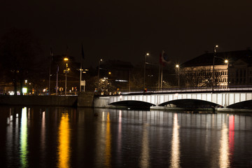 Fototapeta na wymiar Zürich bei Nacht