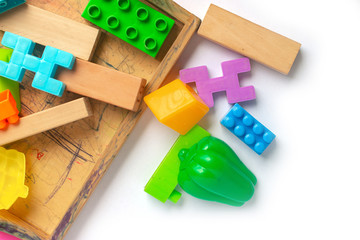 Naklejka premium Toy colorful plastic blocks isolated on white background