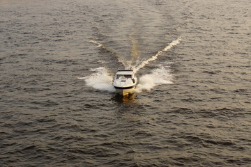 The boat rushes along the water, leaving a trail behind