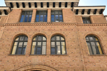 Obraz premium Façade en brique à Paris, France