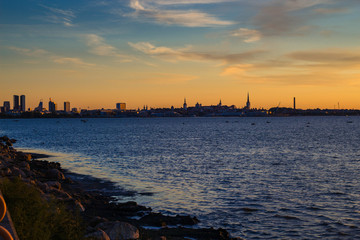 Fototapeta premium Summer night city