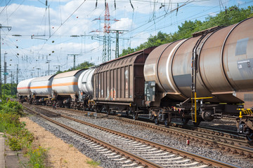 Fototapeta na wymiar Güterzug auf Schienen