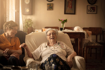 Obraz premium Nothing inspires happiness like a good old friend .