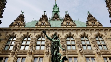 Fototapeta na wymiar Hamburg Rathaus, Aussenansicht
