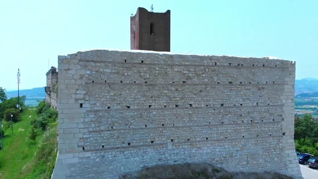 Flight over the real Romeo and Juliet's castles. The story was born in a small town called Montecchio, where the two fighting families had castles facing each other.