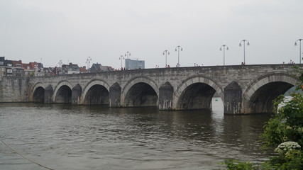 Fototapeta na wymiar Pont Saint-Servais Maastricht
