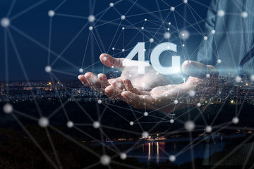 4g in the hands of the businessman .