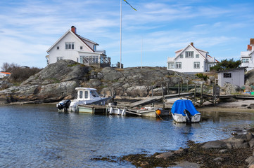 Bryggan och husen.