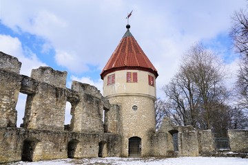 Fototapeta na wymiar Burg Honburg auf dem Berg honberg in tuttlingen in winter