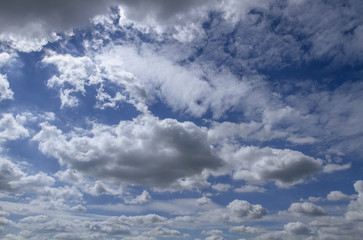 Obraz premium Background of beautiful blue sky with clouds. Looking up view. Close Up.
