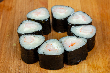 Prawn maki roll