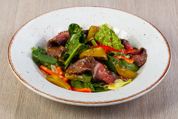 Salad with roastbeef