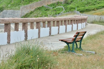 Banc vue sur la plage de Trégastel