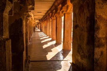 Papier Peint photo Temple Beautiful view of hallway full of columns at an Indian ancient temple, Brihadeshwara temple, Thanjavur, Tamil Nadu, India
