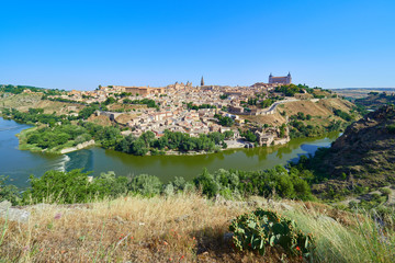 Fototapeta na wymiar Vista Panorámica / Paisaje Urbano del Valle del Río Tajo y la Ciudad Imperial de Toledo, Patrimonio Mundial de la Humanidad de la UNESCO, Castilla La Mancha, España, Europa