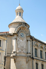 Fototapeta na wymiar Tourelle et horloge, ville de Nîmes, département du Gard, France