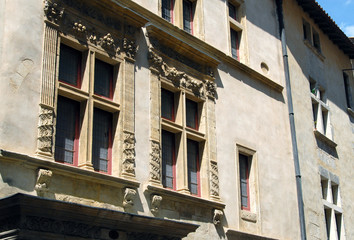 Fototapeta premium Façade du presbytère (XVIe-XVIIe siècles), ville de Nîmes, département du Gard, France