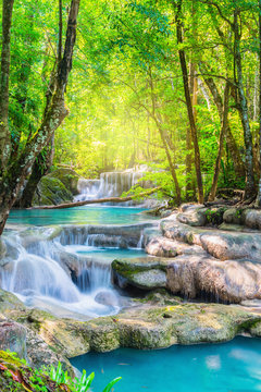 Fototapeta Piękny wodospad w parku narodowym