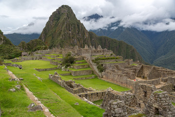 Fototapeta na wymiar Machu Picchu and Huayna Picchu Mountain on a Cloudy Day